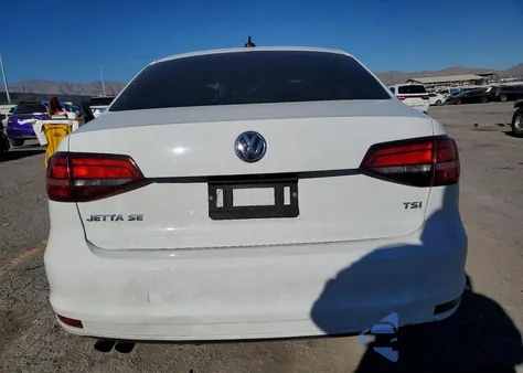 2016 Volkswagen Jetta Se z USA, uszkodzony, nr VIN 3VWD67AJ5GM325750
